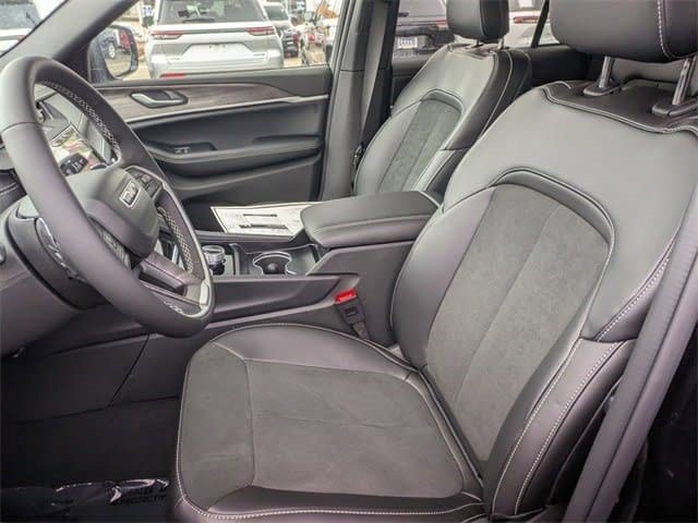 New 2026 Jeep Grand Cherokee Altitude AWD/4WD image 20