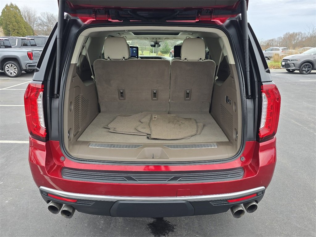 Used 2021 GMC Yukon XL Denali w/ Denali Premium Package image 32