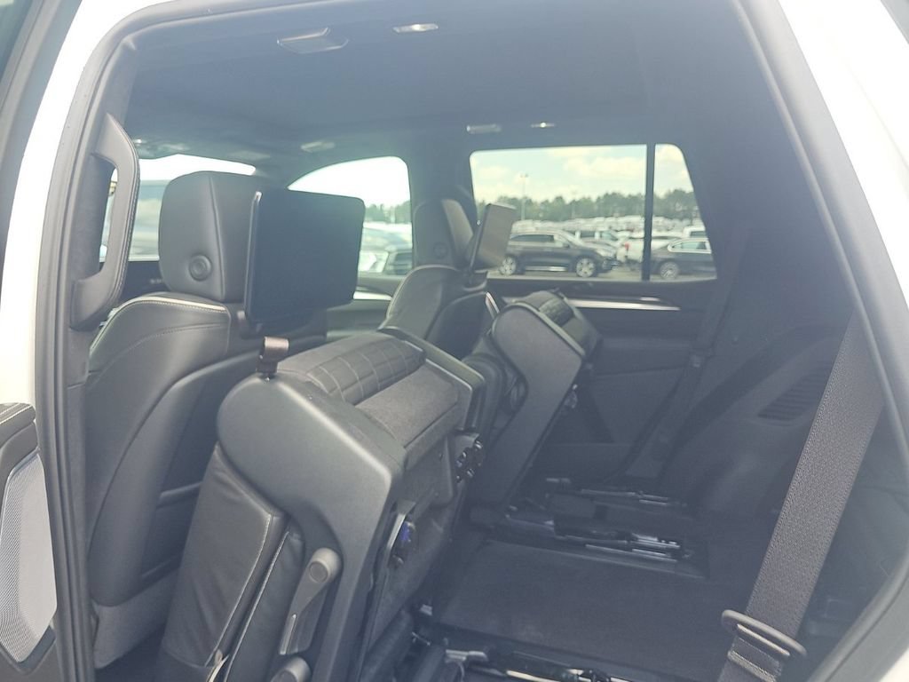 Used 2025 Cadillac Escalade Sport Platinum w/ LPO, Floor Liner Package RWD image 10