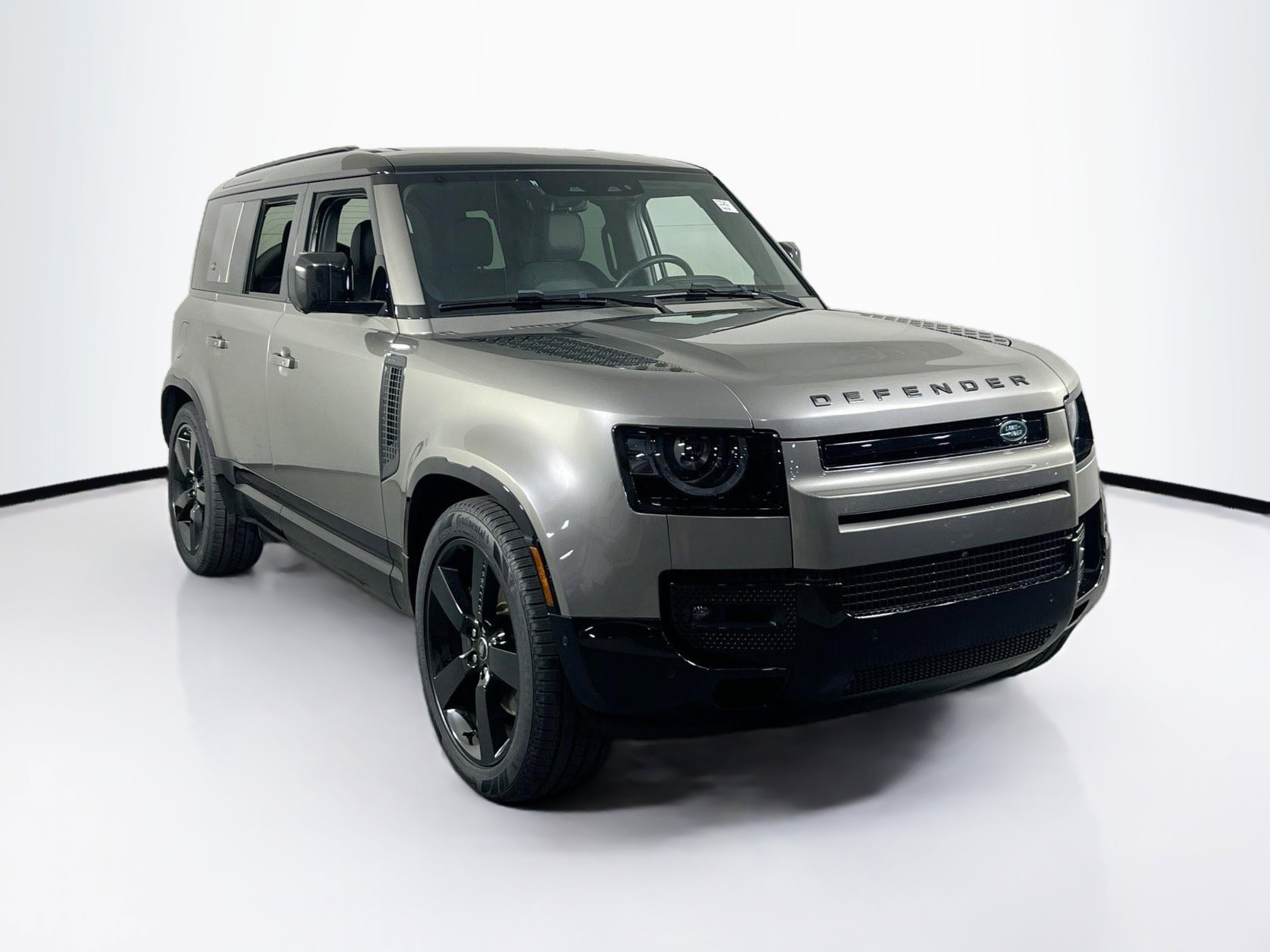 Used 2024 Land Rover Defender 110 X-Dynamic SE image 3