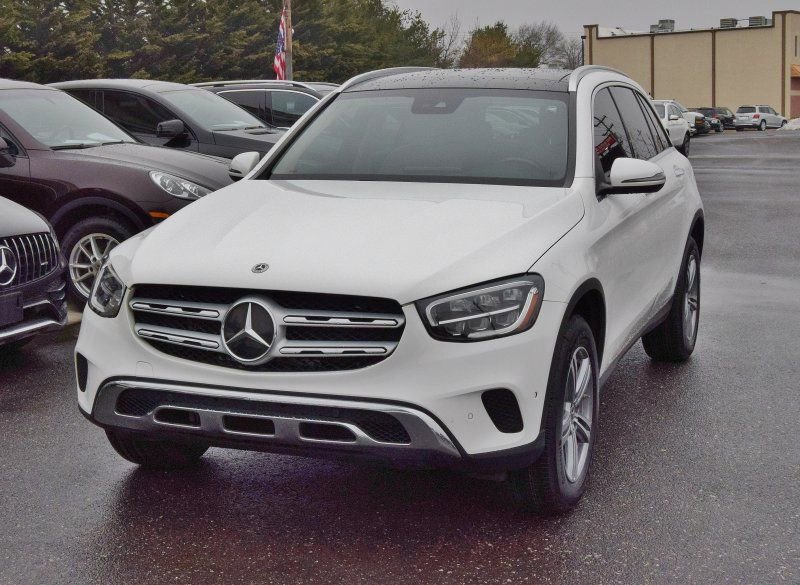 Used 2022 Mercedes-Benz GLC 300 4MATIC w/ Premium Package Lite image 2