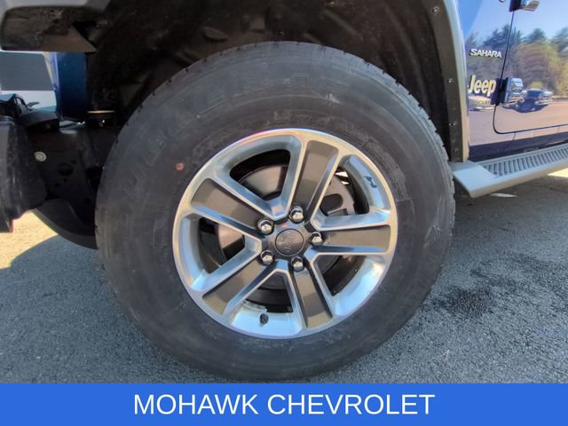 Used 2018 Jeep Wrangler Unlimited Sahara AWD/4WD image 33