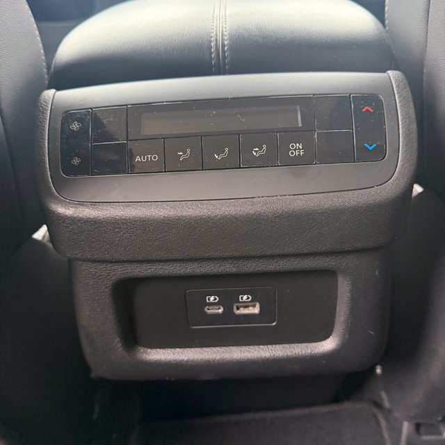 Used 2025 Nissan Pathfinder SL AWD/4WD image 13