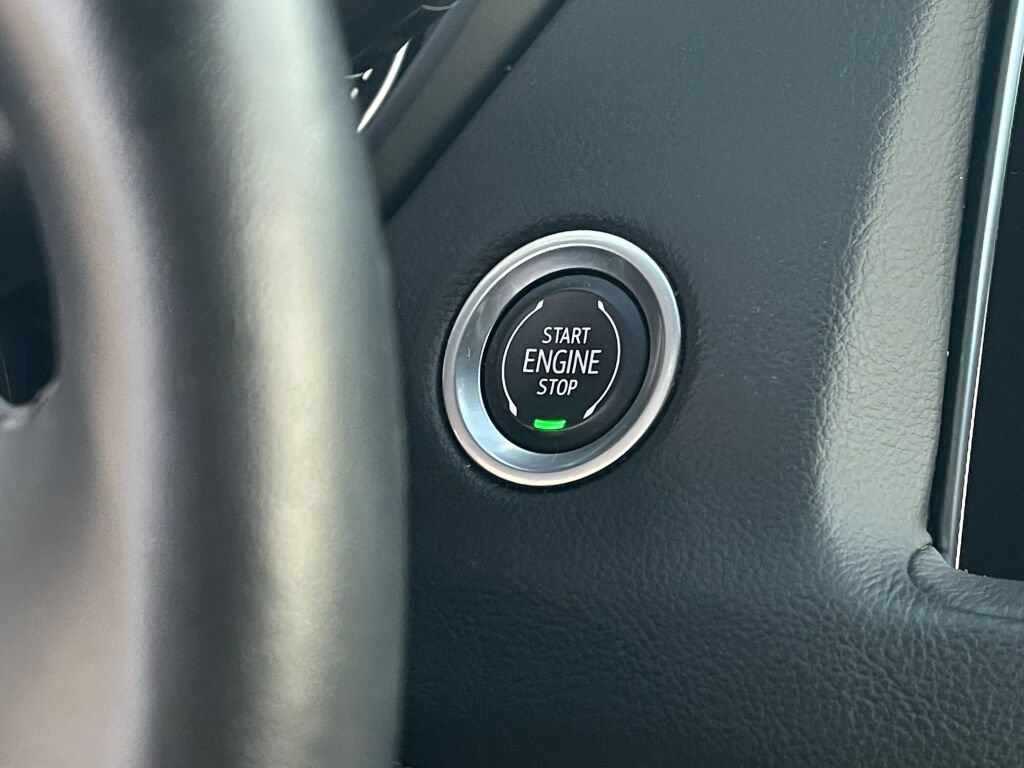 Used 2023 Cadillac XT4 Luxury w/ Cold Weather Package FWD image 15