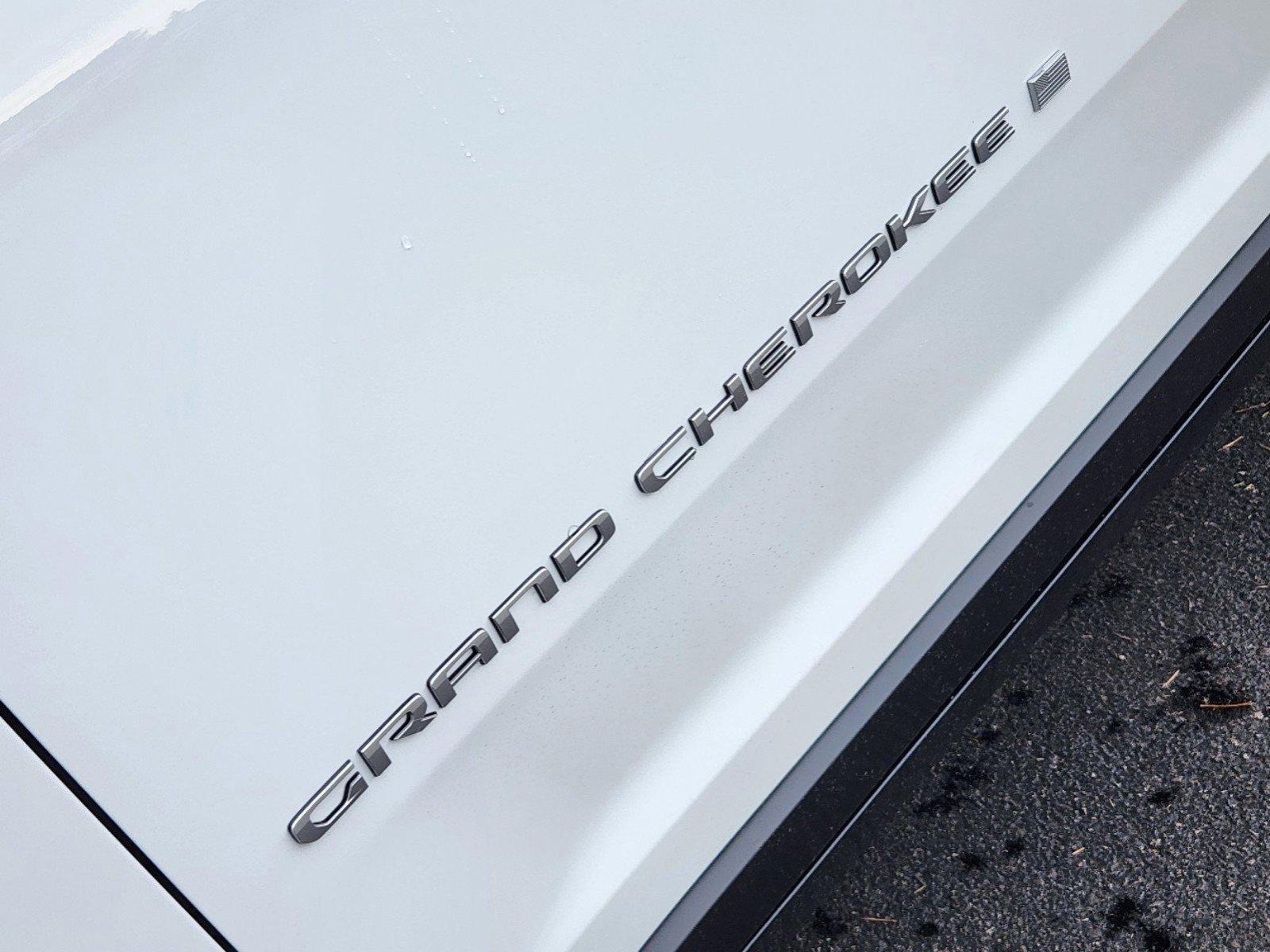 New 2025 Jeep Grand Cherokee Laredo w/ Luxury Tech Group I image 19