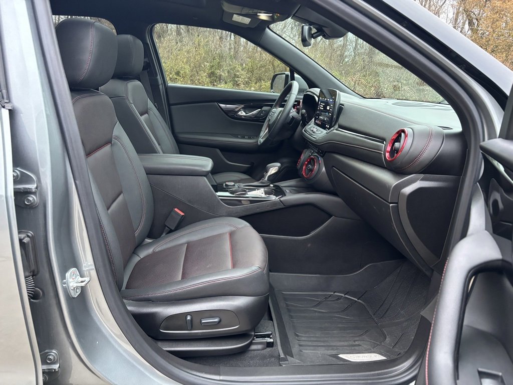 Used 2025 Chevrolet Blazer RS image 32