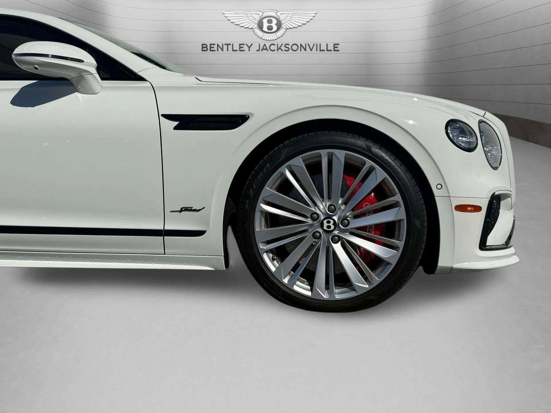 Used 2025 Bentley Flying Spur Plug-In Hybrid image 6