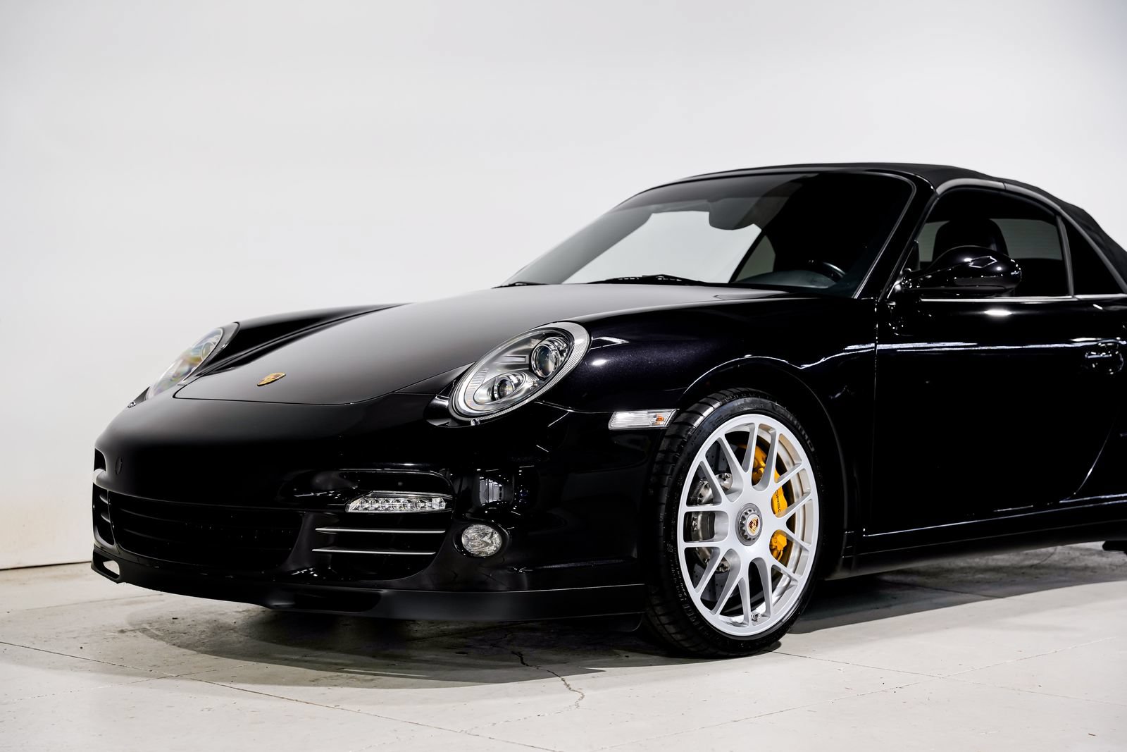 Used 2011 Porsche 911 Turbo S AWD/4WD image 32