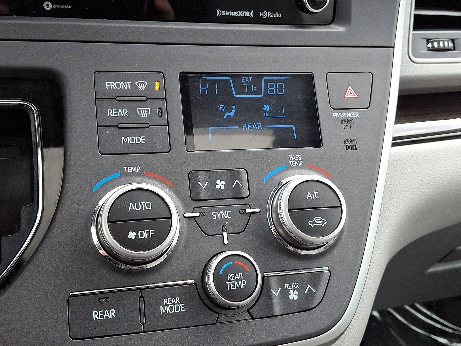 Used 2020 Toyota Sienna XLE w/ XLE Navigation Package image 13