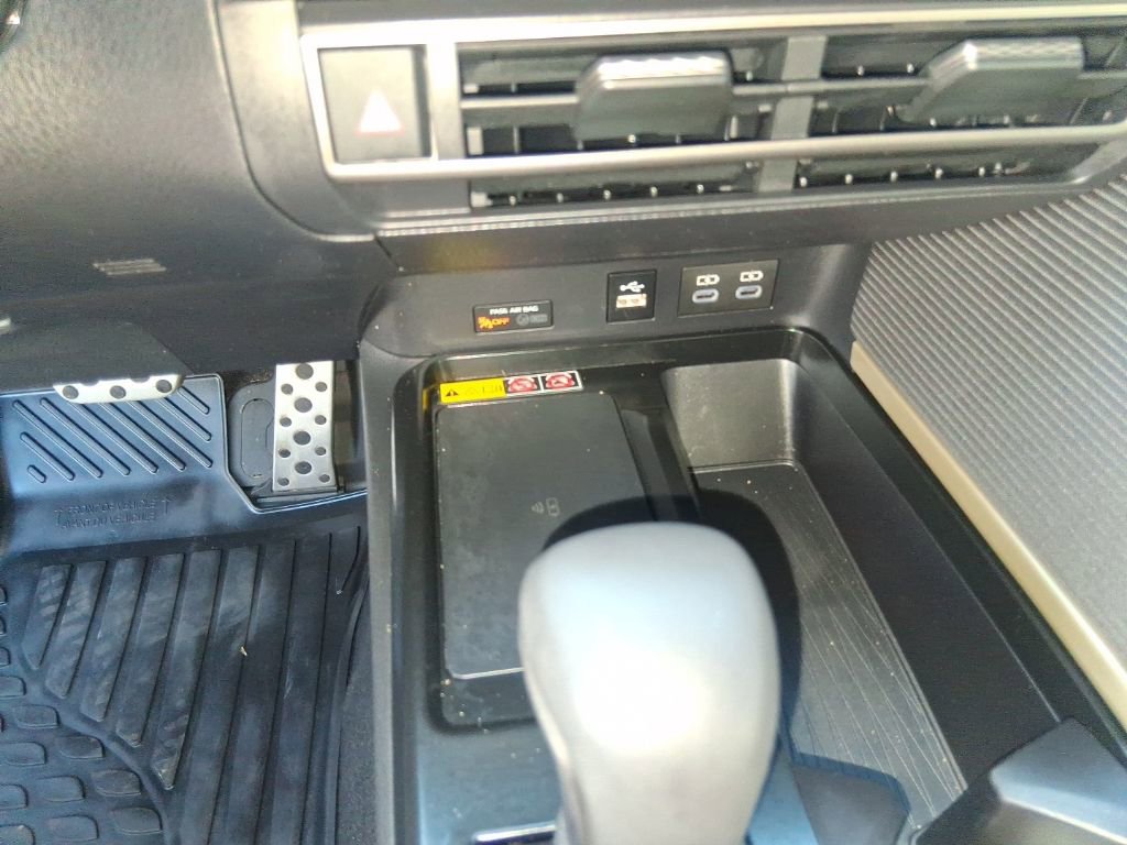 Used 2025 Toyota Camry SE w/ Convenience Package image 17