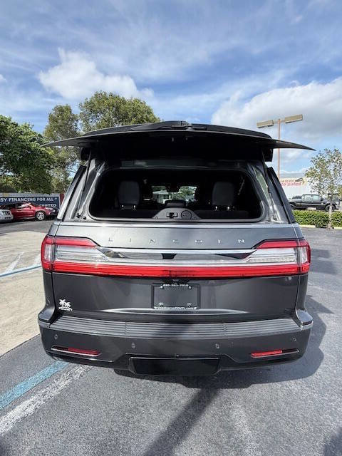 Used 2018 Lincoln Navigator Premiere image 17