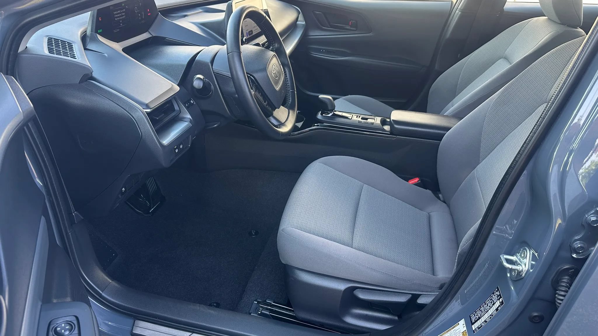 Used 2026 Toyota Prius LE FWD image 10