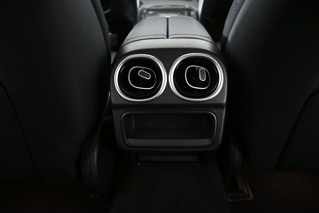 Certified 2022 Mercedes-Benz C 300 Sedan w/ Exclusive Trim Package image 17