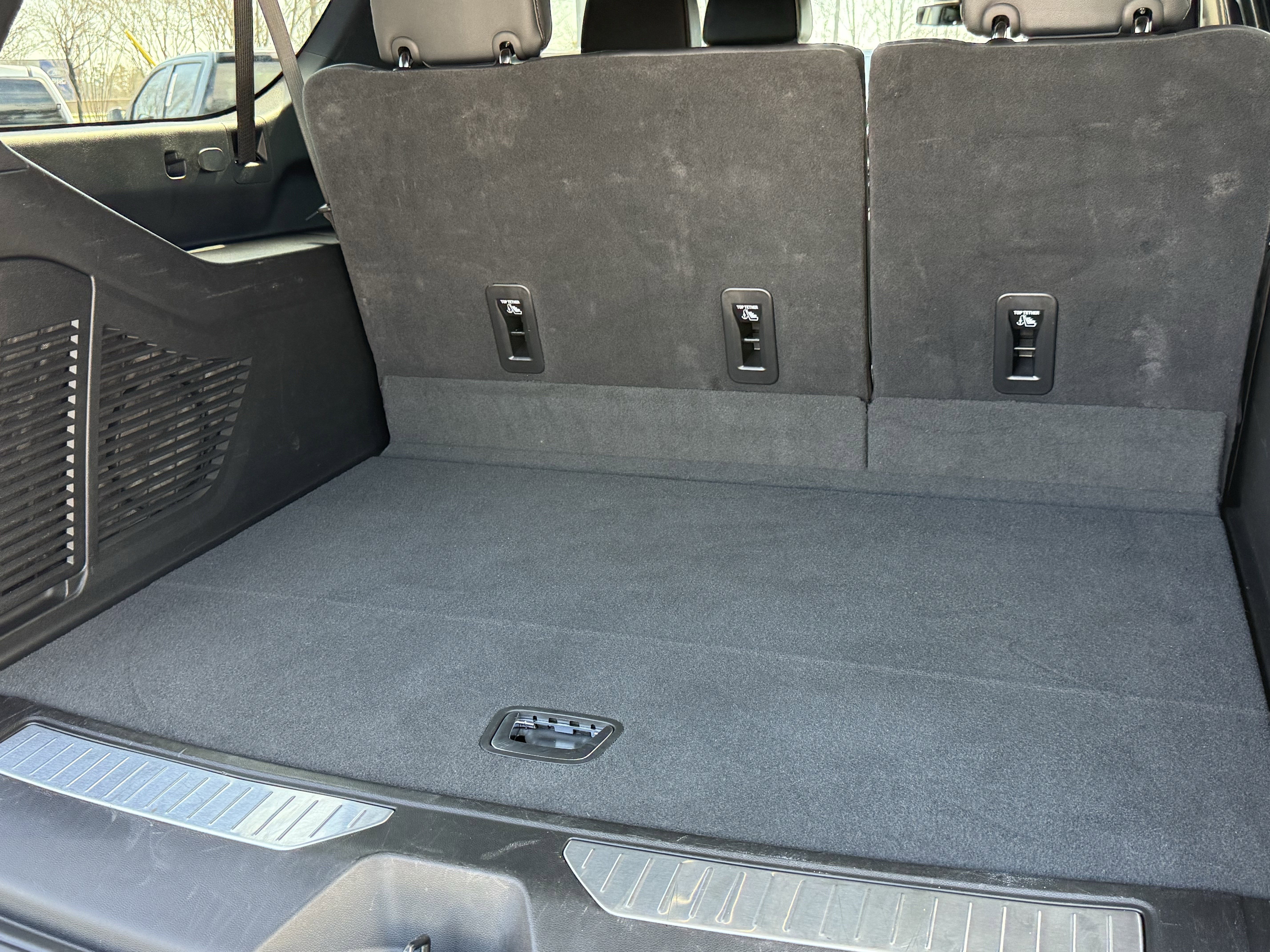 Used 2025 Chevrolet Suburban Premier image 31