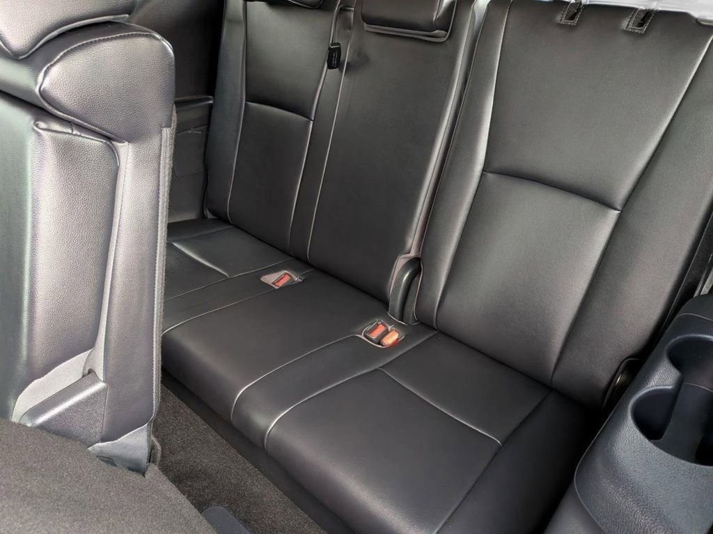 Used 2023 Toyota Highlander XLE AWD/4WD image 27