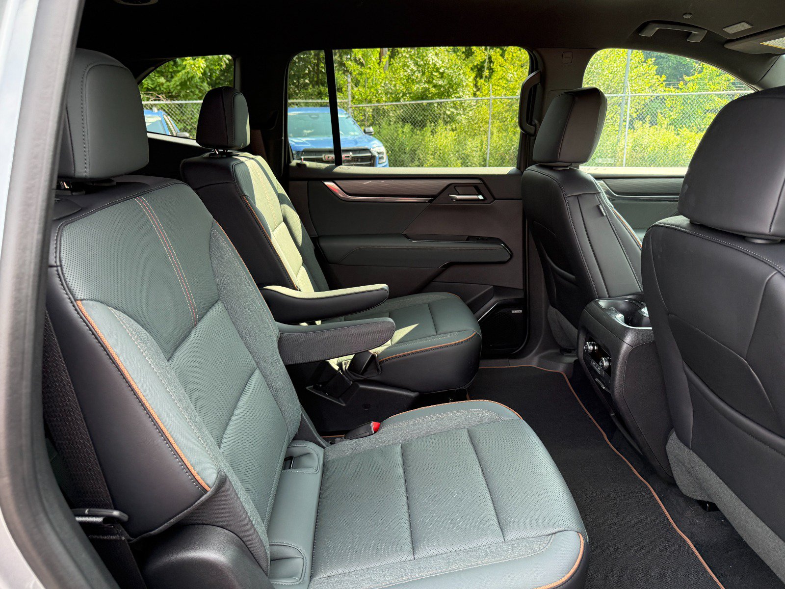 Certified 2025 GMC Acadia AT4 AWD/4WD image 22