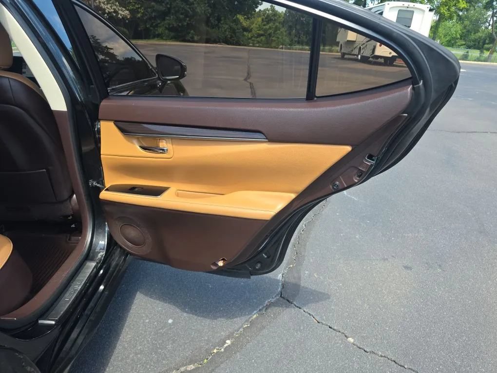 Used 2018 Lexus ES 350 w/ Luxury Package w/Wood Trim FWD image 51