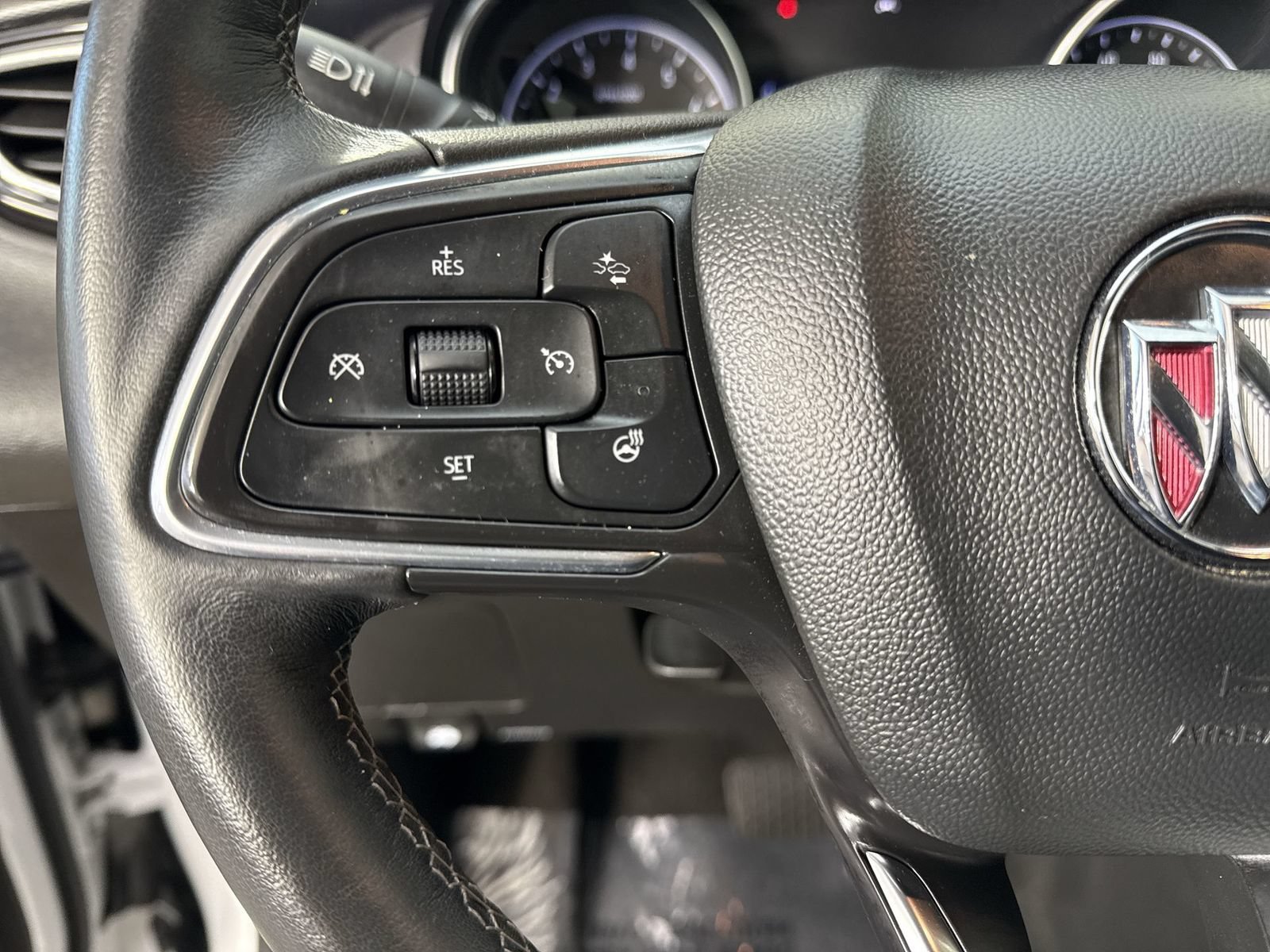 Used 2021 Buick Encore GX Essence FWD image 12