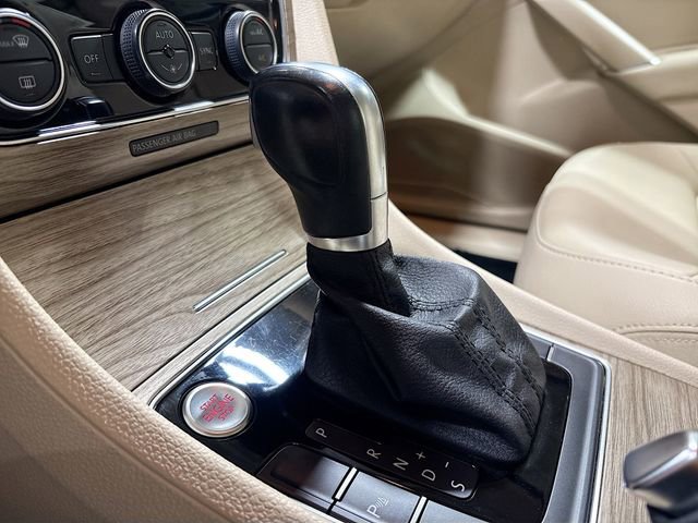 Used 2018 Volkswagen Passat 2.0T SEL Premium image 19