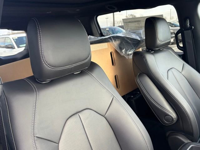 New 2026 Chrysler Pacifica Select image 30