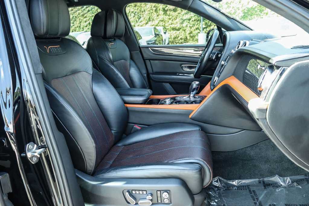 Used 2020 Bentley Bentayga AWD/4WD image 19