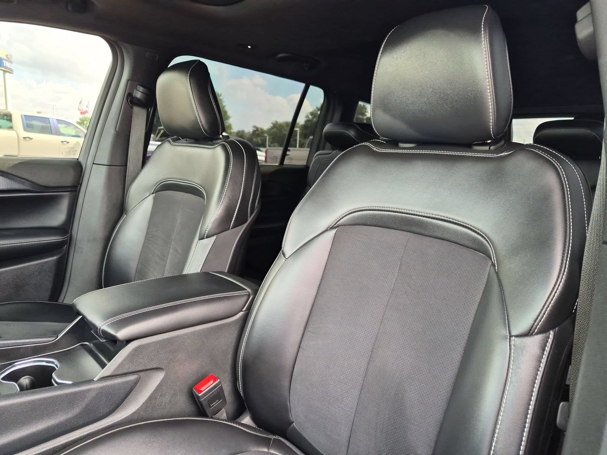 Used 2024 Jeep Grand Cherokee L Altitude RWD image 13