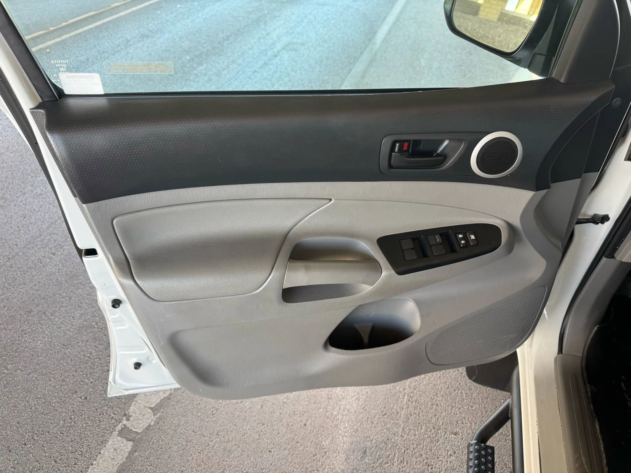 Used 2015 Toyota Tacoma PreRunner w/ SR5 Package image 7