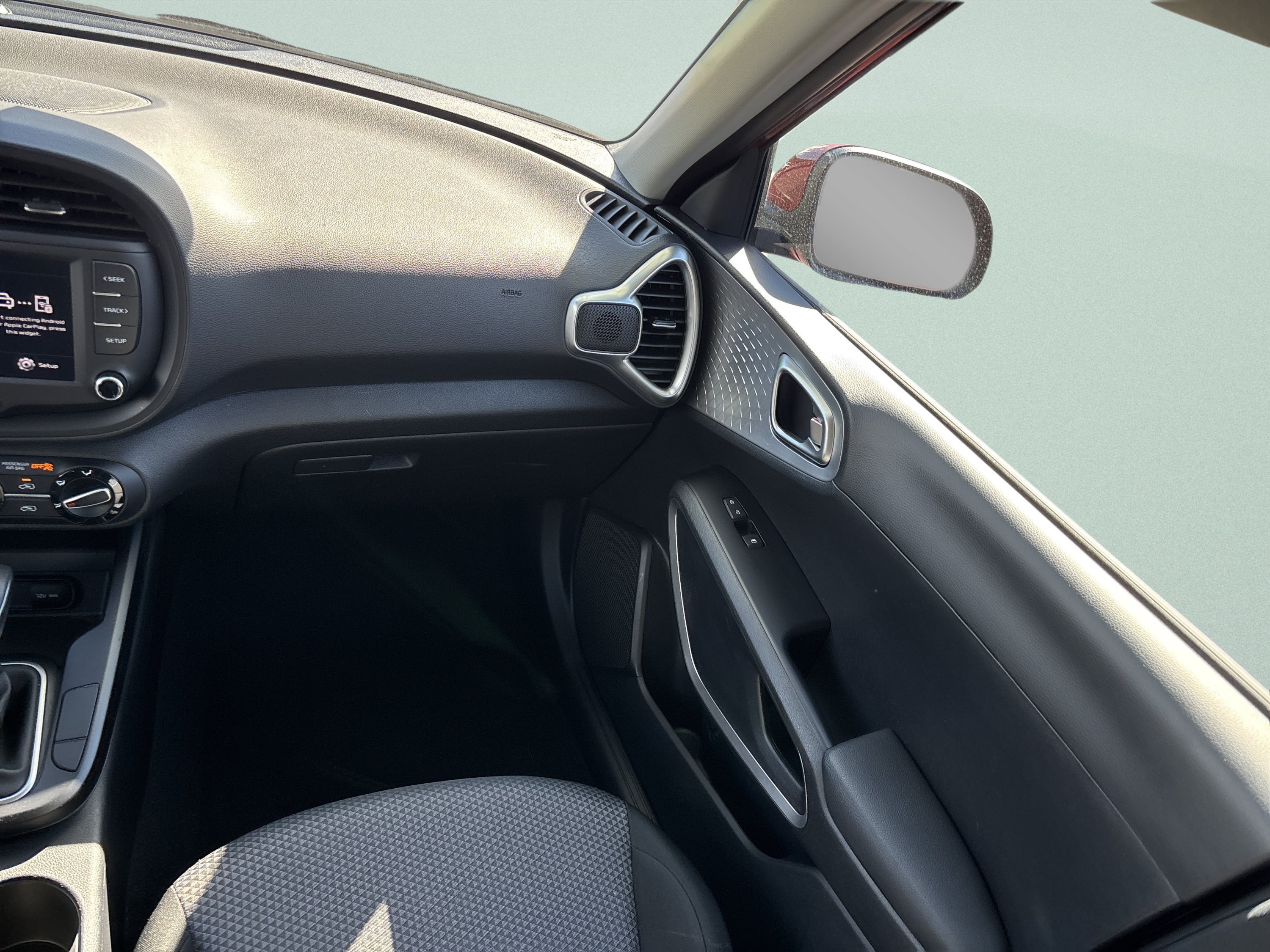 Used 2025 Kia Soul LX w/ LX Technology Package FWD image 23
