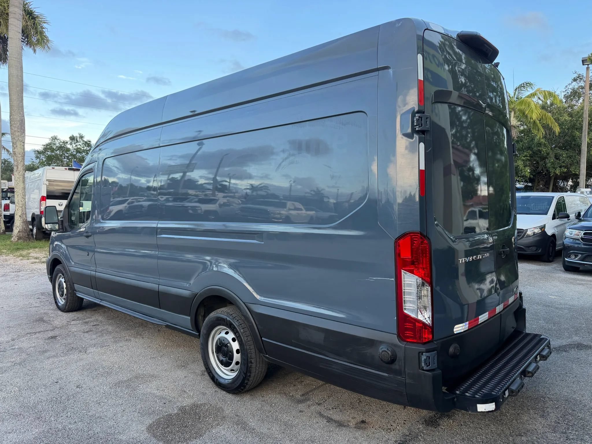 Used 2020 Ford Transit 250 148 High Roof Extended RWD image 3