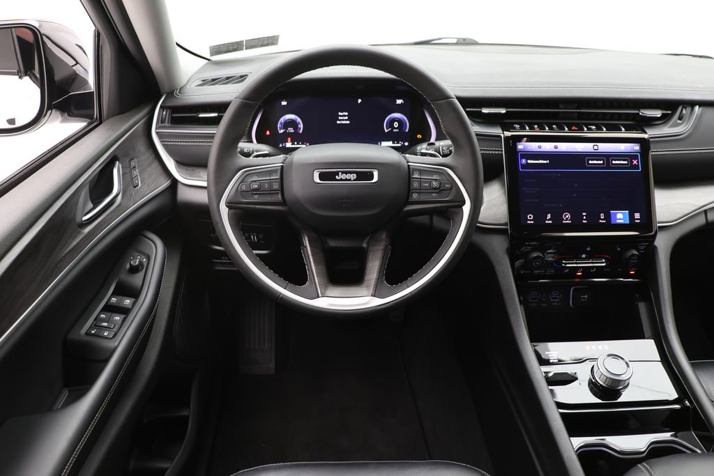 Used 2023 Jeep Grand Cherokee Limited image 13