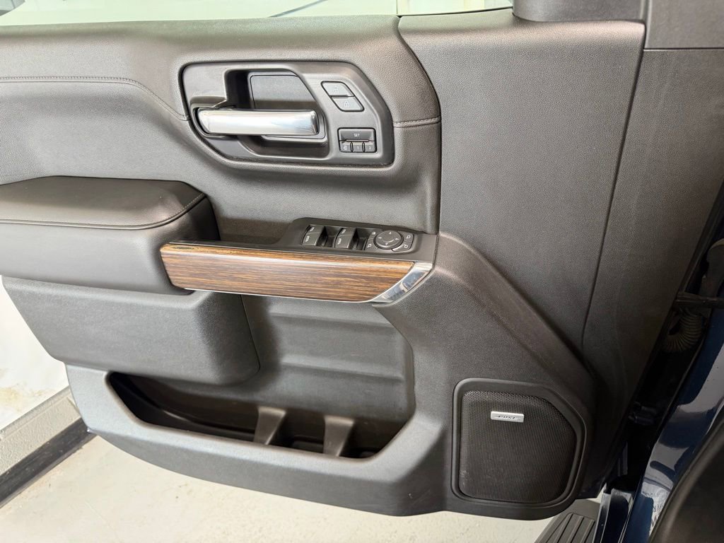 Used 2022 Chevrolet Silverado 1500 High Country w/ Technology Package image 13