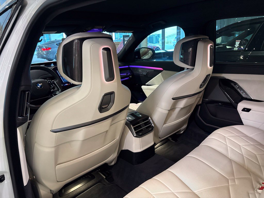 New 2027 BMW 740i RWD image 29