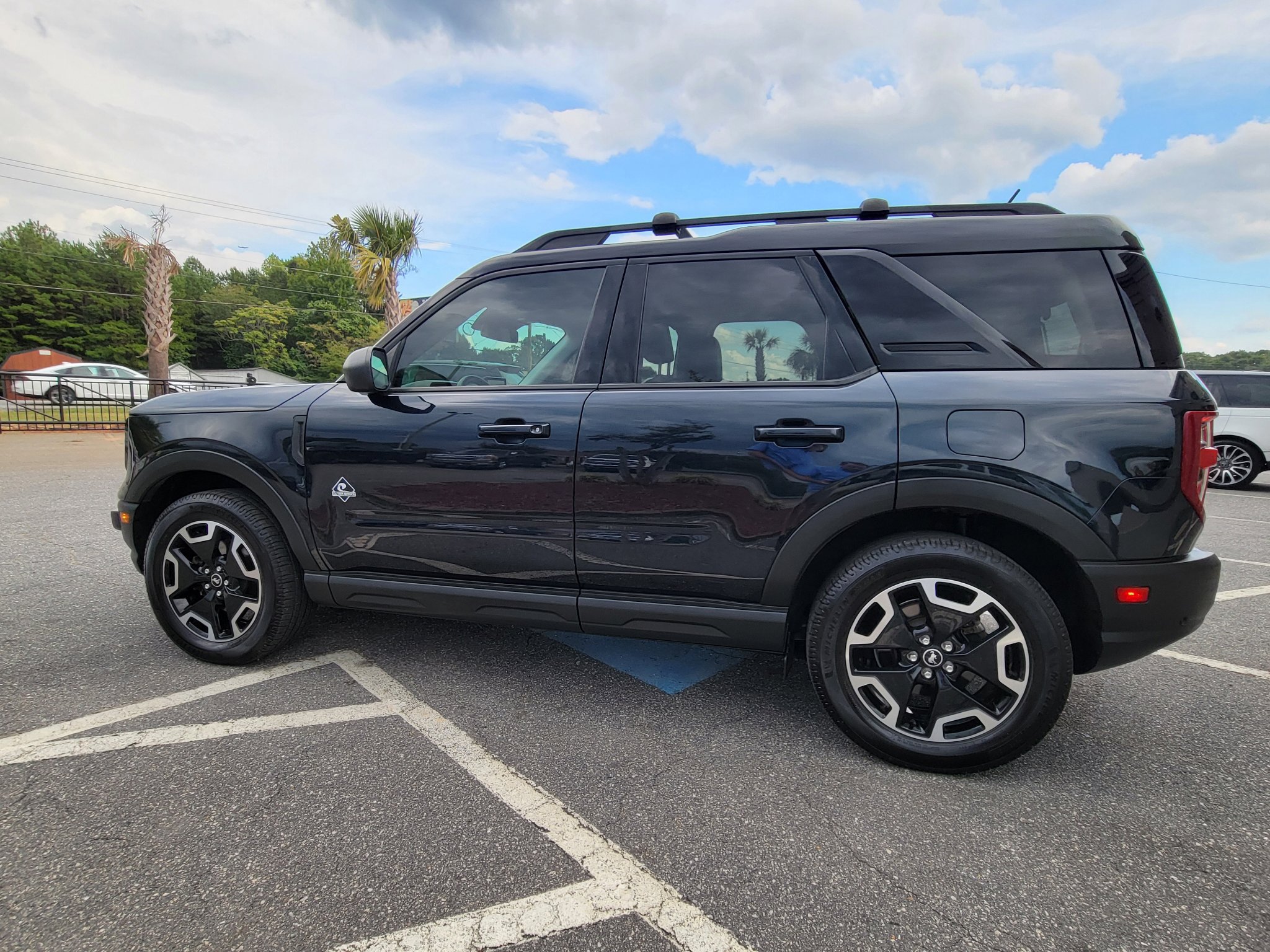 Used 2021 Ford Bronco Sport Outer Banks w/ Outer Banks Package (96D) image 9