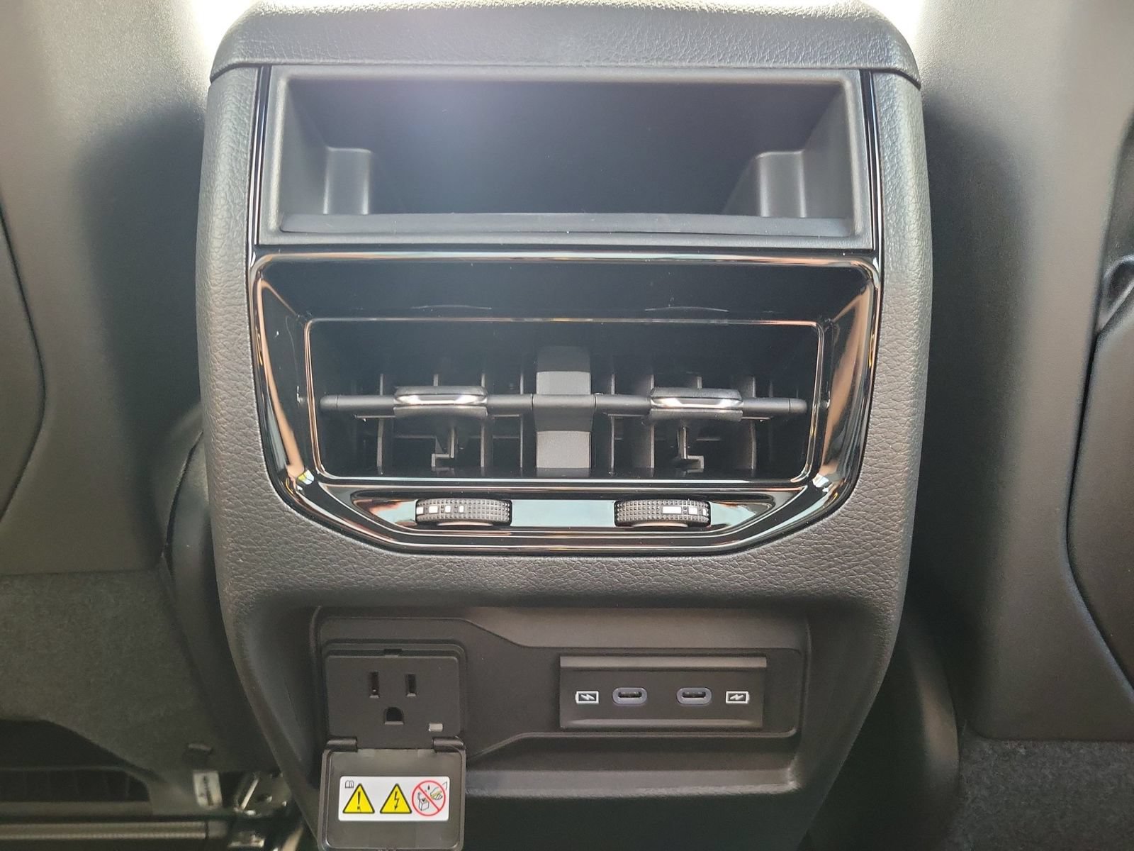 New 2027 Jeep Grand Cherokee Limited RWD image 11