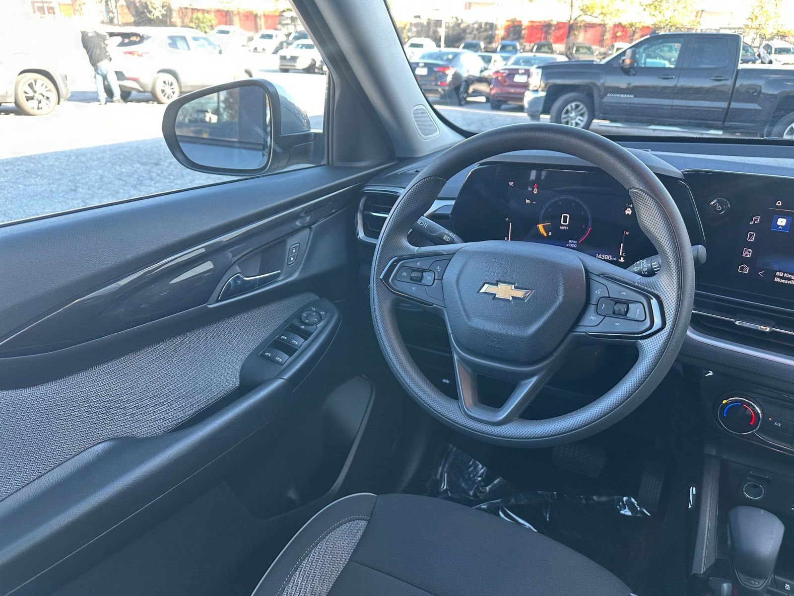 Used 2025 Chevrolet TrailBlazer LT image 32