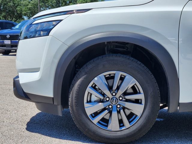 Certified 2025 Nissan Pathfinder SV image 5