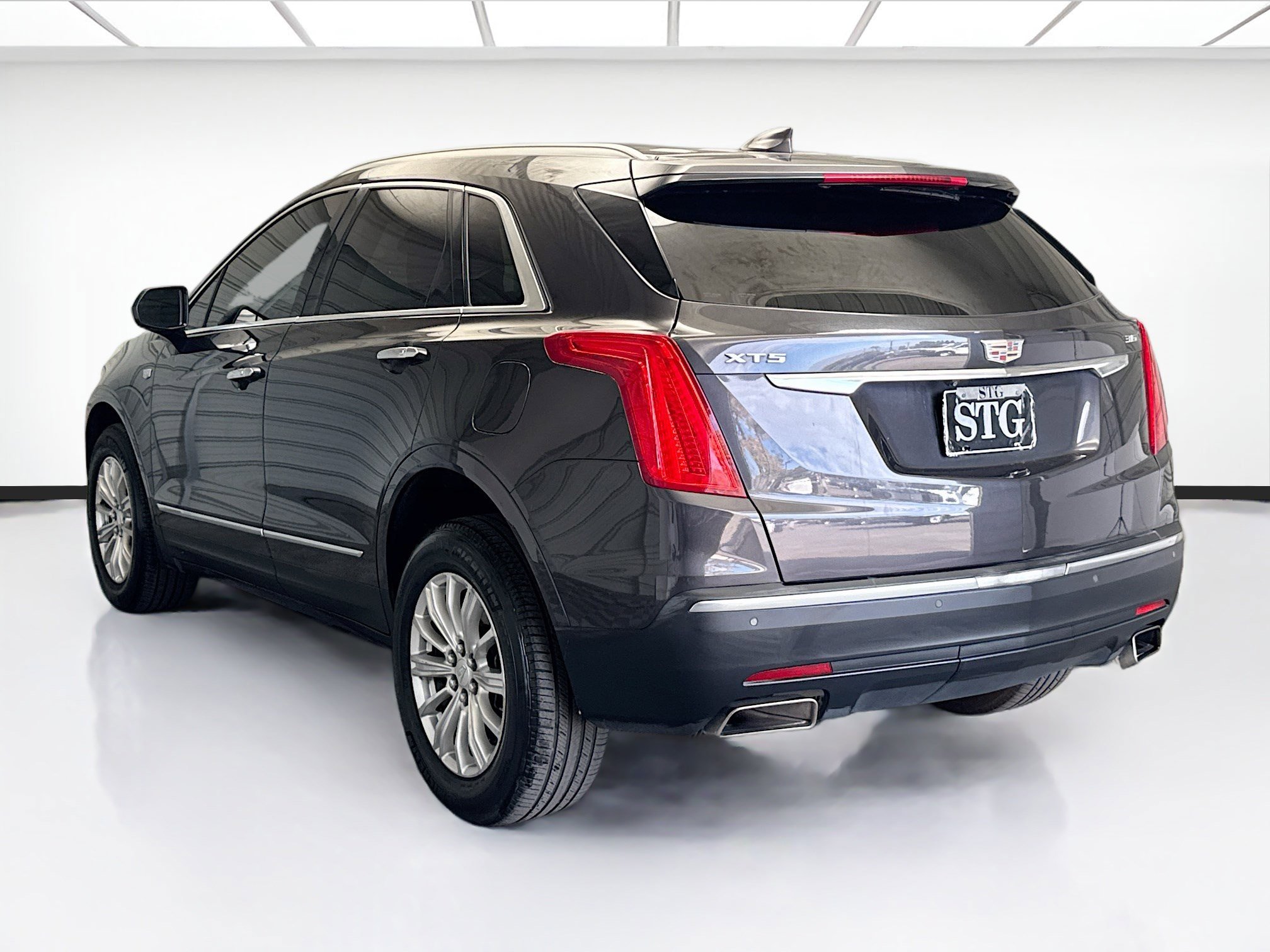 Used 2017 Cadillac XT5 FWD image 6