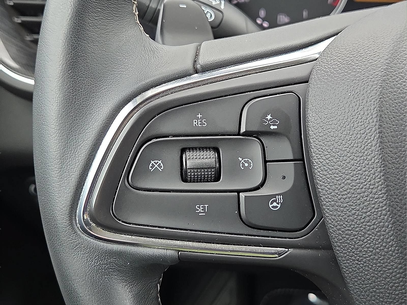 Used 2023 Buick Envision Essence AWD/4WD image 21