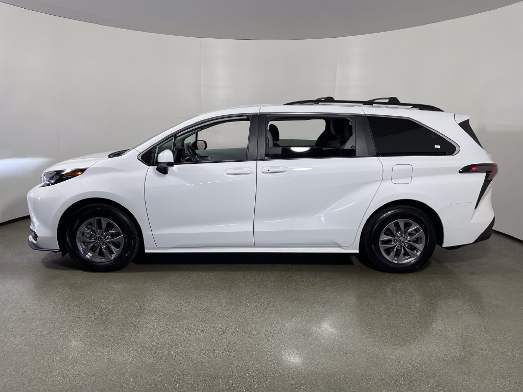 Certified 2026 Toyota Sienna LE FWD image 6