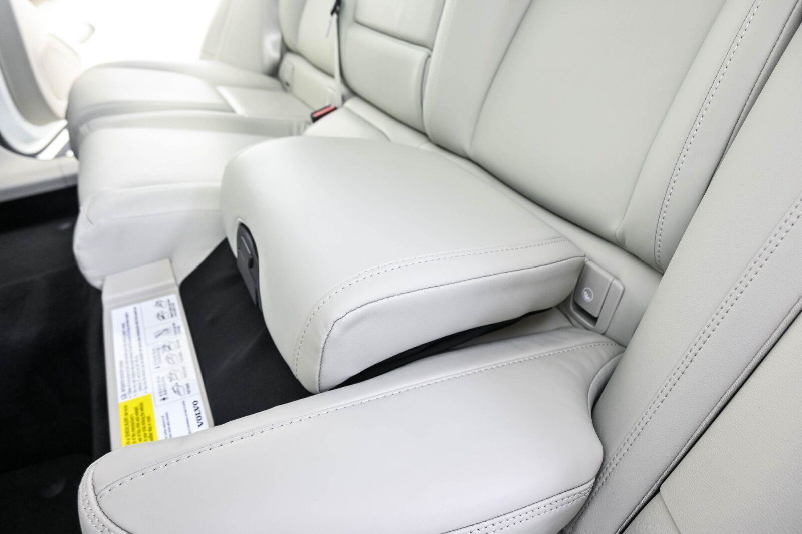 Certified 2023 Volvo XC60 B5 Ultimate FWD image 19