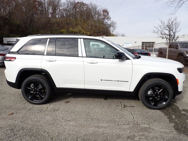 New 2025 Jeep Grand Cherokee Limited w/ Black Appearance Package image 8