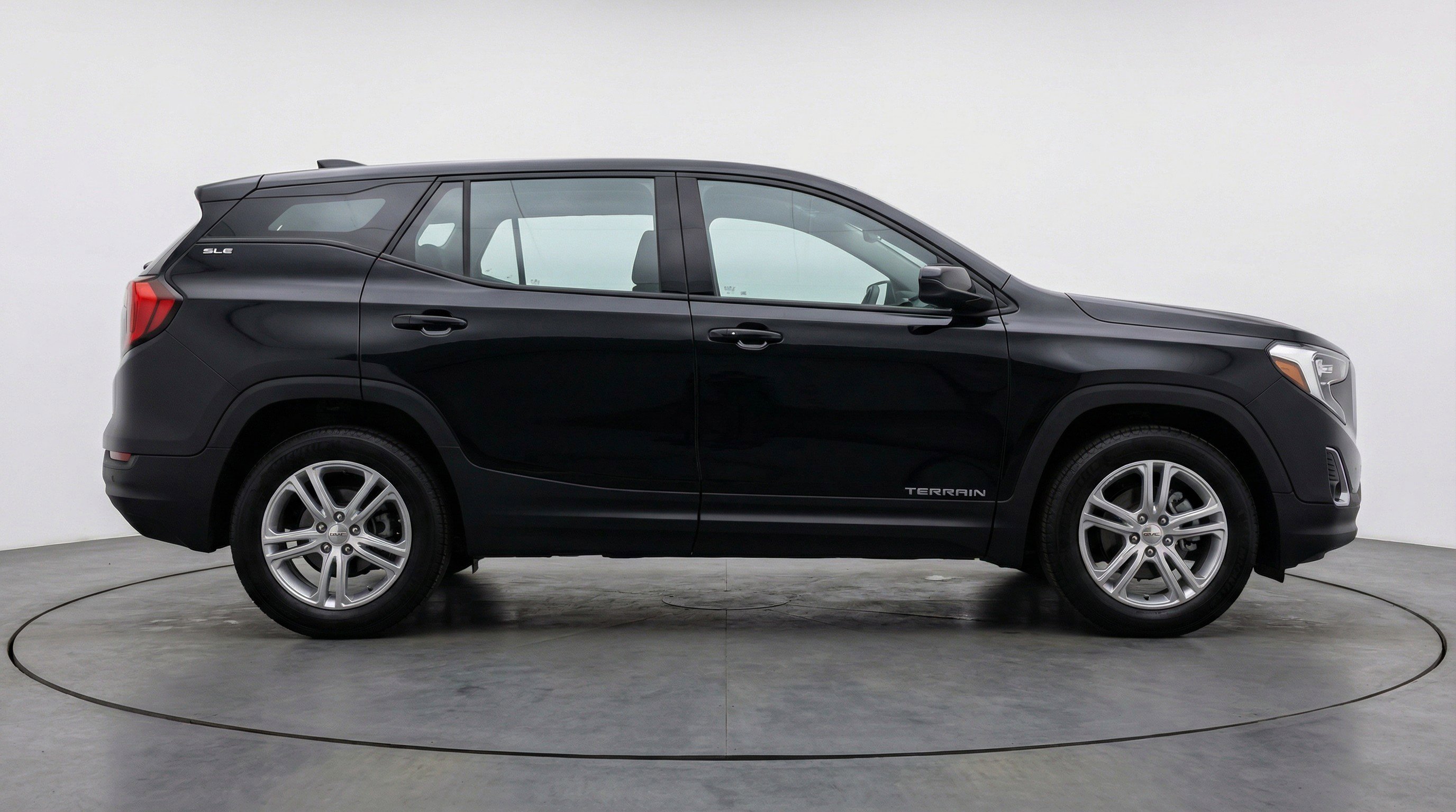 Used 2024 GMC Terrain SLE image 11