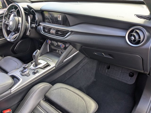 Used 2022 Alfa Romeo Stelvio Veloce image 21