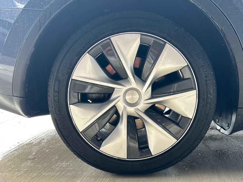 Used 2023 Tesla Model Y AWD image 28
