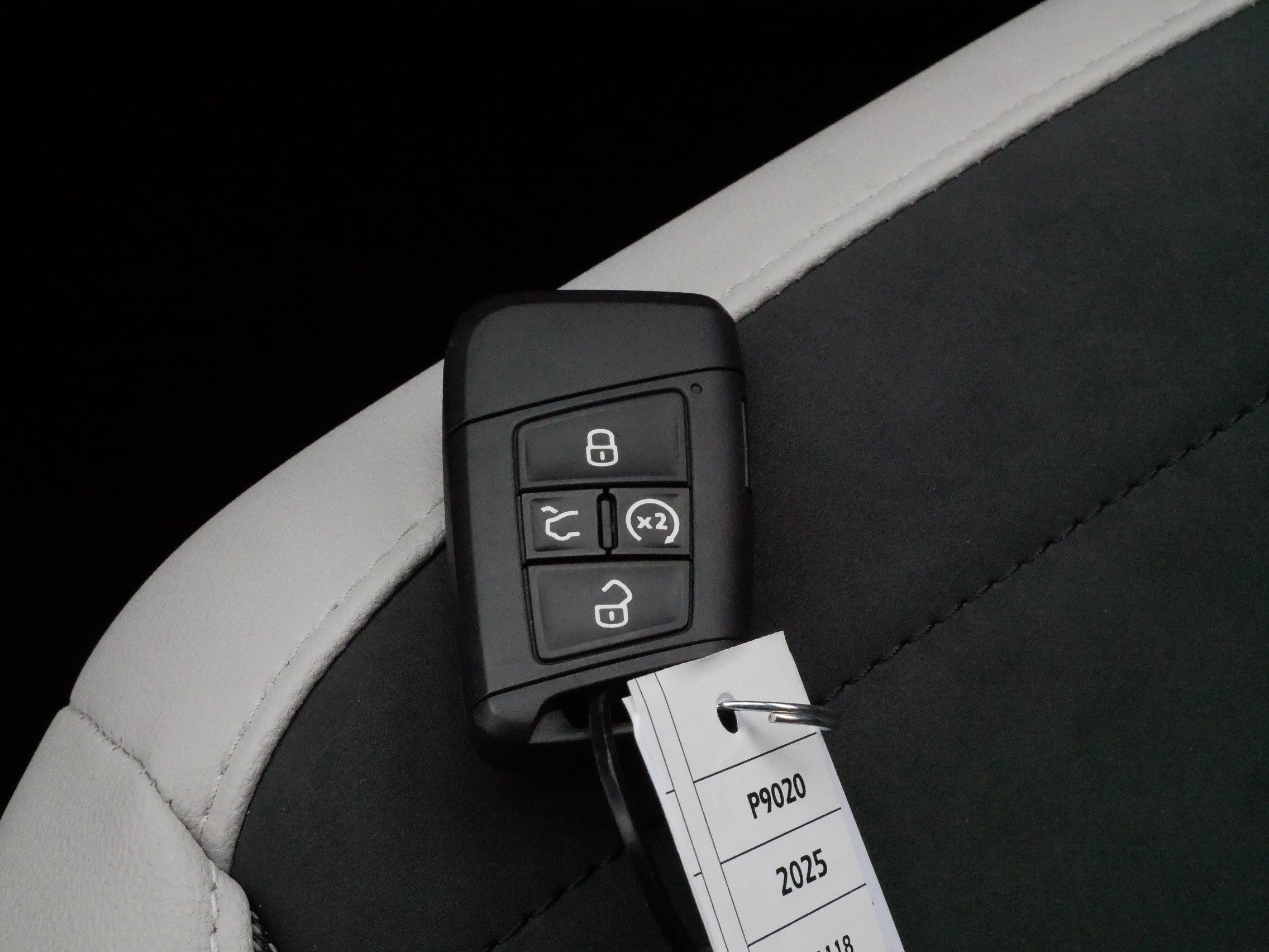 Used 2025 Volkswagen Taos SE w/ Panoramic Sunroof Package AWD/4WD image 31
