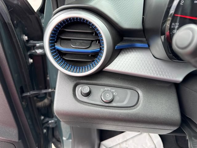 Used 2025 Chevrolet Trax LS w/ LS Convenience Package FWD image 19