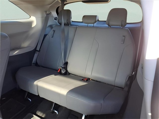 Used 2021 Toyota Sienna XLE image 26