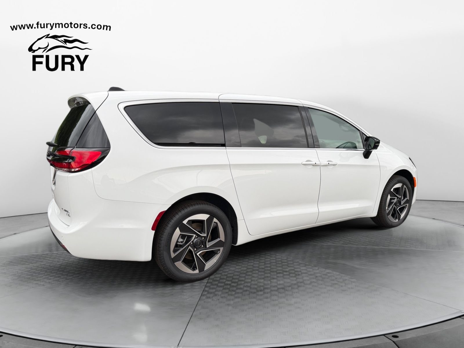 New 2027 Chrysler Pacifica Limited AWD/4WD image 3