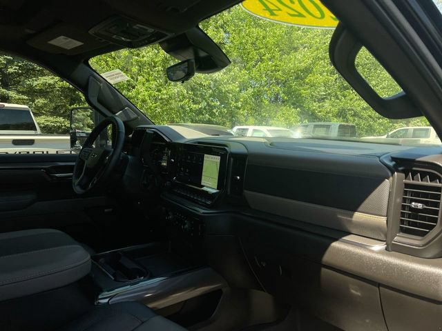 Used 2024 Chevrolet Silverado 2500 ZR2 w/ Technology Package AWD/4WD image 30