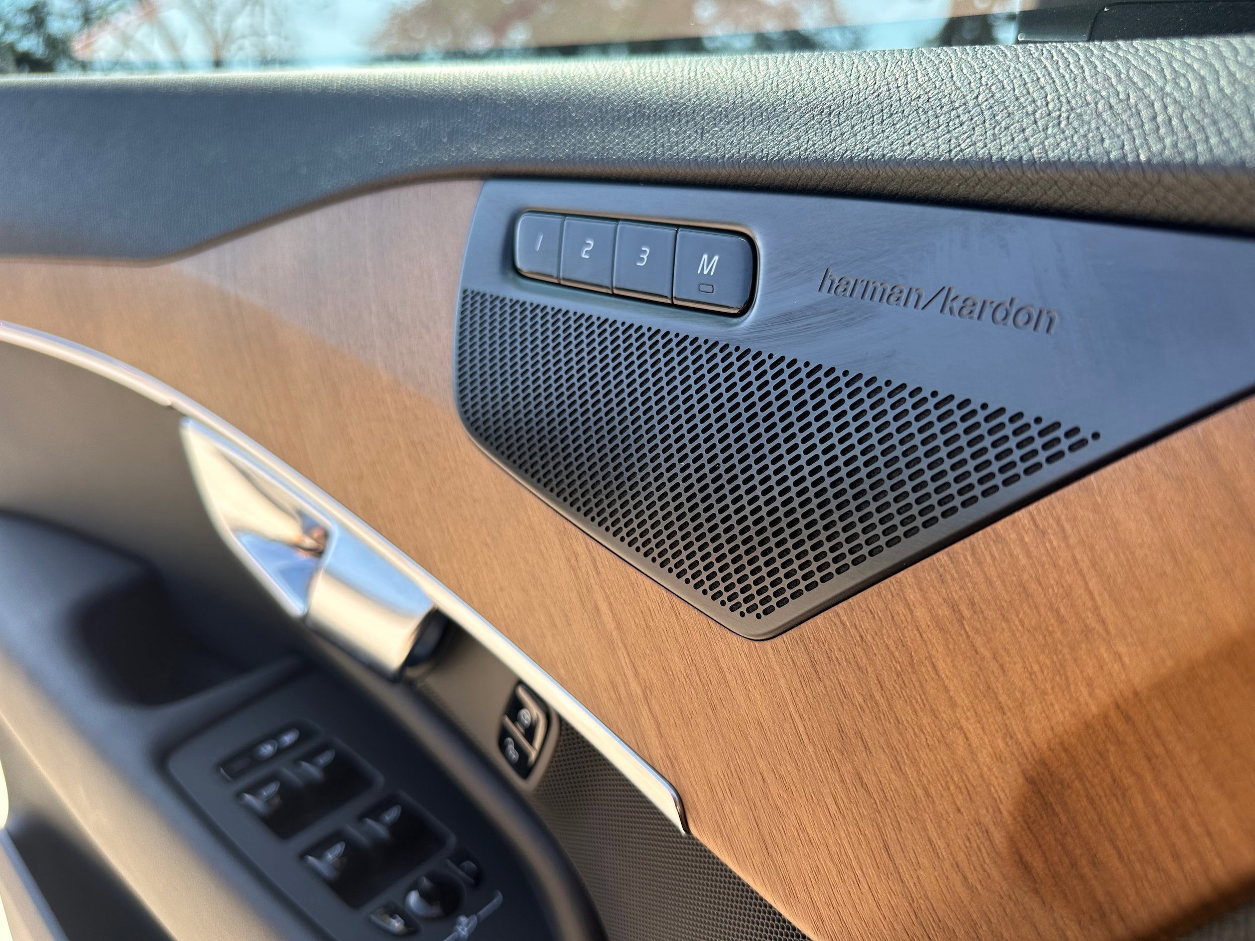 Certified 2023 Volvo XC90 T8 Plus image 24